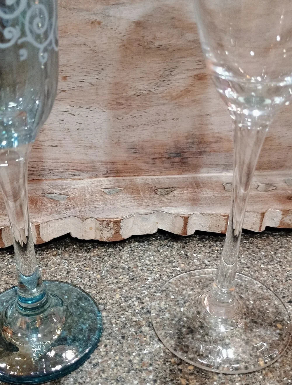 Four Miscellaneous Champagne Glasses - Picture 3 of 10